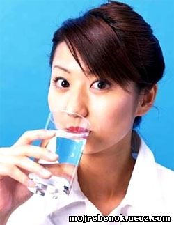 Чтобы организм не изнемогал от жажды и не обезвоживался во время японской и любой другой диеты – пейте воду